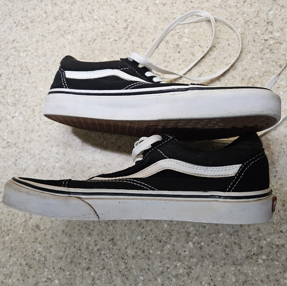 Vans Old Skool Black and White Sneakers, Size 9½ - Picture 5 of 9
